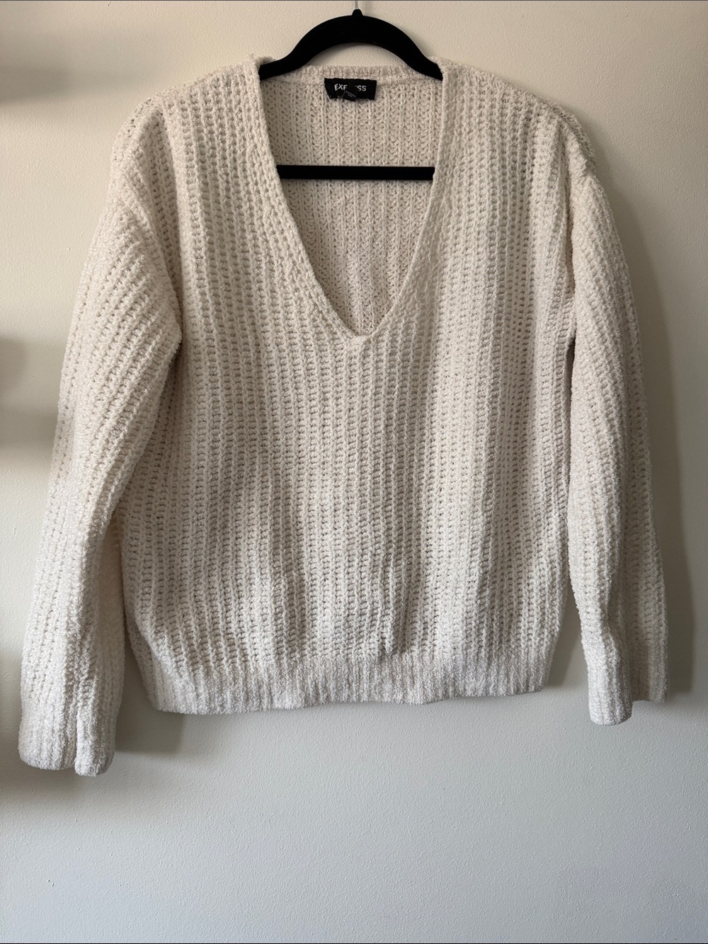 Express|V-Neck Cream Chunky Chenille Knit Sweater|Small|EUC